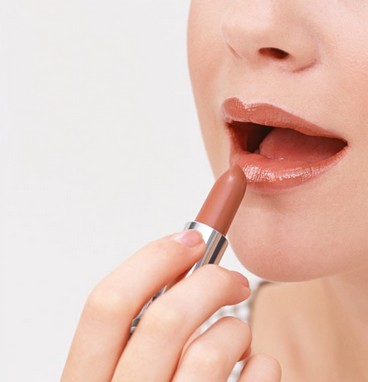 護唇須在喝湯喝水後擦掉唇部湯汁和水漬-菲菲美人館