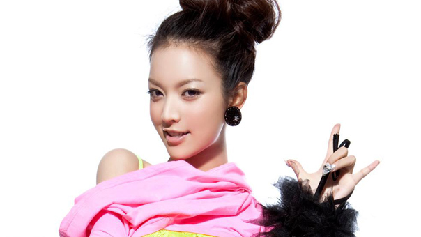 妙用走珠精華筆煉出電眼小妖精-菲菲美人館