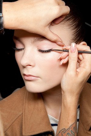 不同眼形彩妝術 雙眸大N倍-菲菲美人館