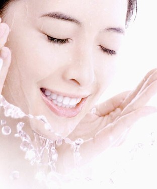 學會洗臉讓皺紋無處現行-菲菲美人館