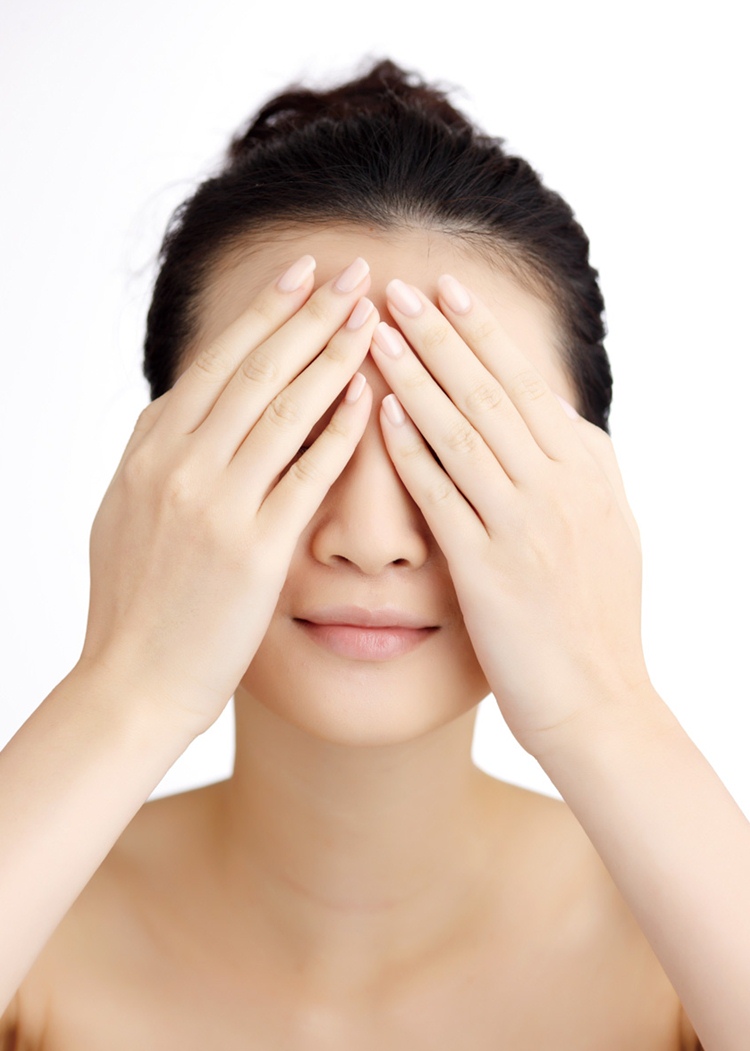 初夏護膚攻略 去黑眼圈最有效的方法-菲菲美人館