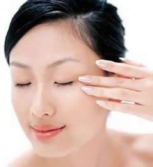 三大元兇讓人眼衰顯老：黑眼圈、魚尾紋、眼袋-菲菲美人館