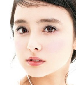 偏黃VS白皙 日系紅爆素肌妝-菲菲美人館