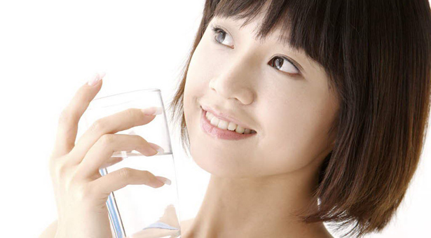 正確飲水免費護理肌膚-菲菲美人館