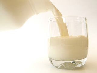 自制牛奶抗皺潤膚面膜 -菲菲美人館