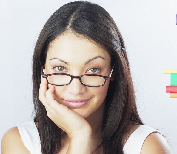 戴錯眼鏡容易產生眼周細紋-菲菲美人館