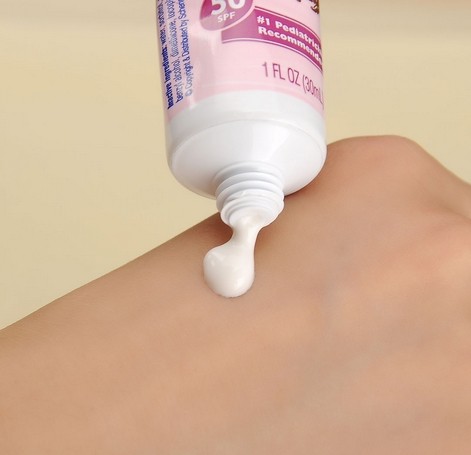 擺脫油膩的防曬霜-菲菲美人館