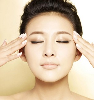 如何掃除眼部細紋?-菲菲美人館