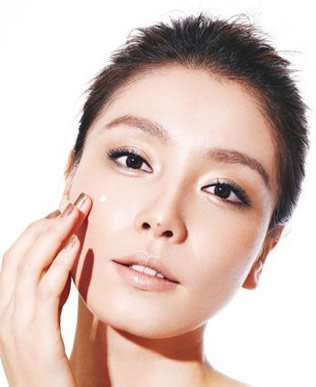 職場新人必學 立體底妝的化妝技巧-菲菲美人館