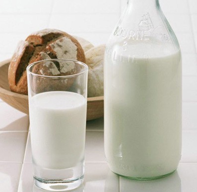 冰牛奶洗臉可以治療曬傷-菲菲美人館