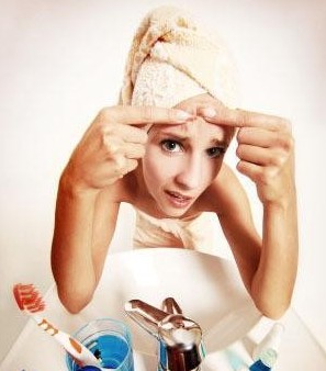 臉上長痘 手癢派學擠痘守則-菲菲美人館