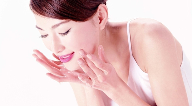 不做黑妞 初夏美白必備三手段-菲菲美人館