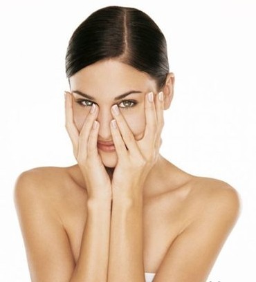 DIY眼膜去眼袋黑眼圈方法-菲菲美人館