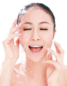 夏末秋初以補水的名義美白-菲菲美人館