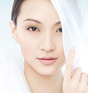 粉刺額頭長痘 4招擺脫假青春病-菲菲美人館