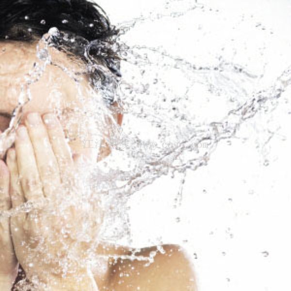 保濕從生活習慣做起-菲菲美人館