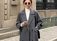 穿灰色大衣時,加上這兩個“配色”,既好看又高階-菲菲美人館