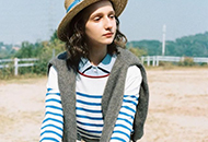 春天就穿“減齡海魂衫”，搭褲子，配裙子，都讓你美得很自然-菲菲美人館