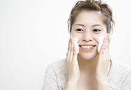 洗臉學問也那么大?女明星各出奇招,佘詩曼用冰水,熱巴用溫牛奶-菲菲美人館