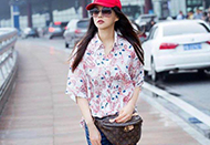 人到中年,依舊保持高顏值、好身材!她活成了很多女人的“榜樣”-菲菲美人館