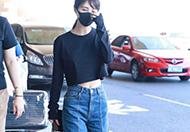 李菲兒身材真好，穿T恤＋低腰褲美出新高度，腰又細腿又長！-菲菲美人館