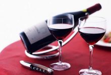 女人喝點葡萄酒能養顏抗衰老-菲菲美人館